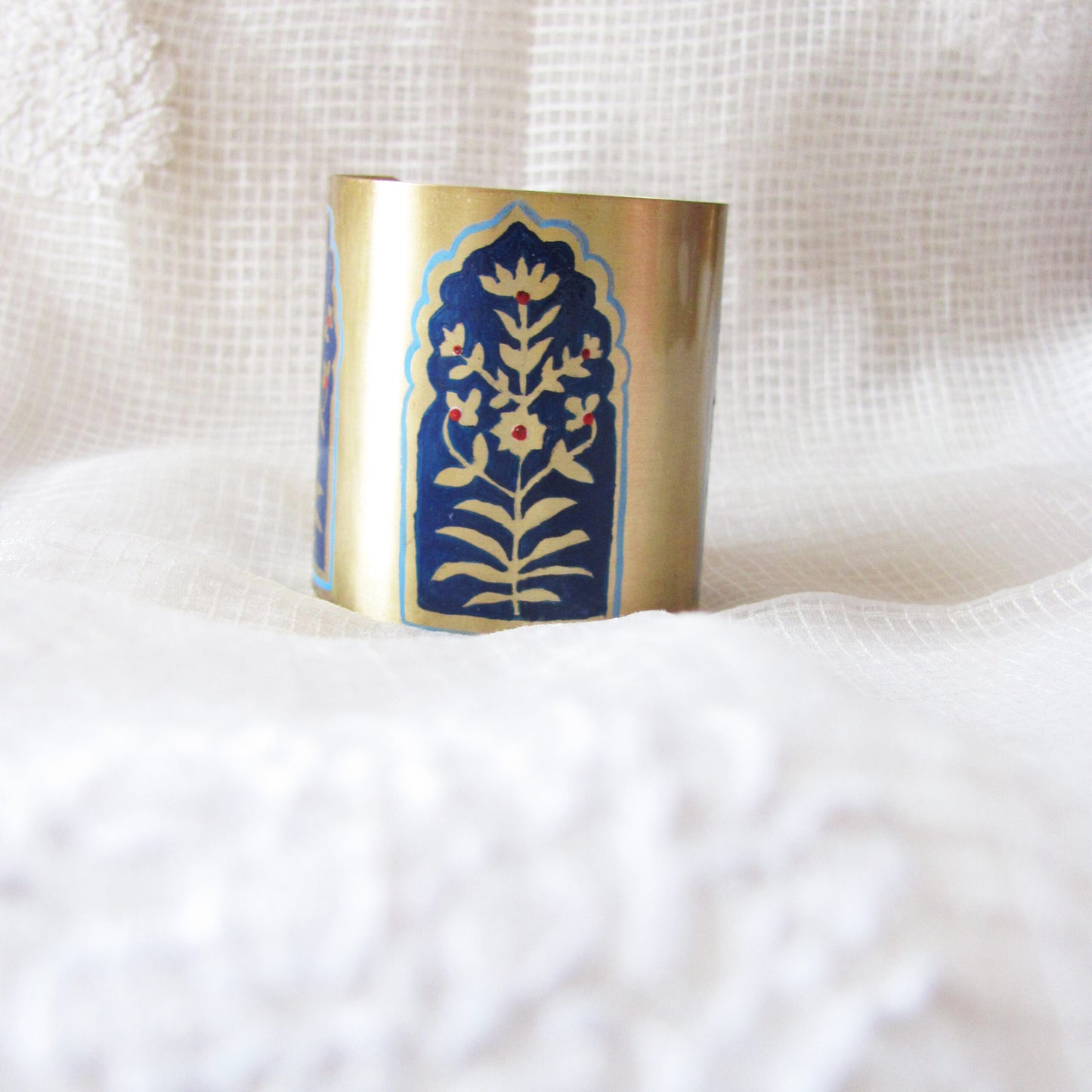 Blue mughal handcuff