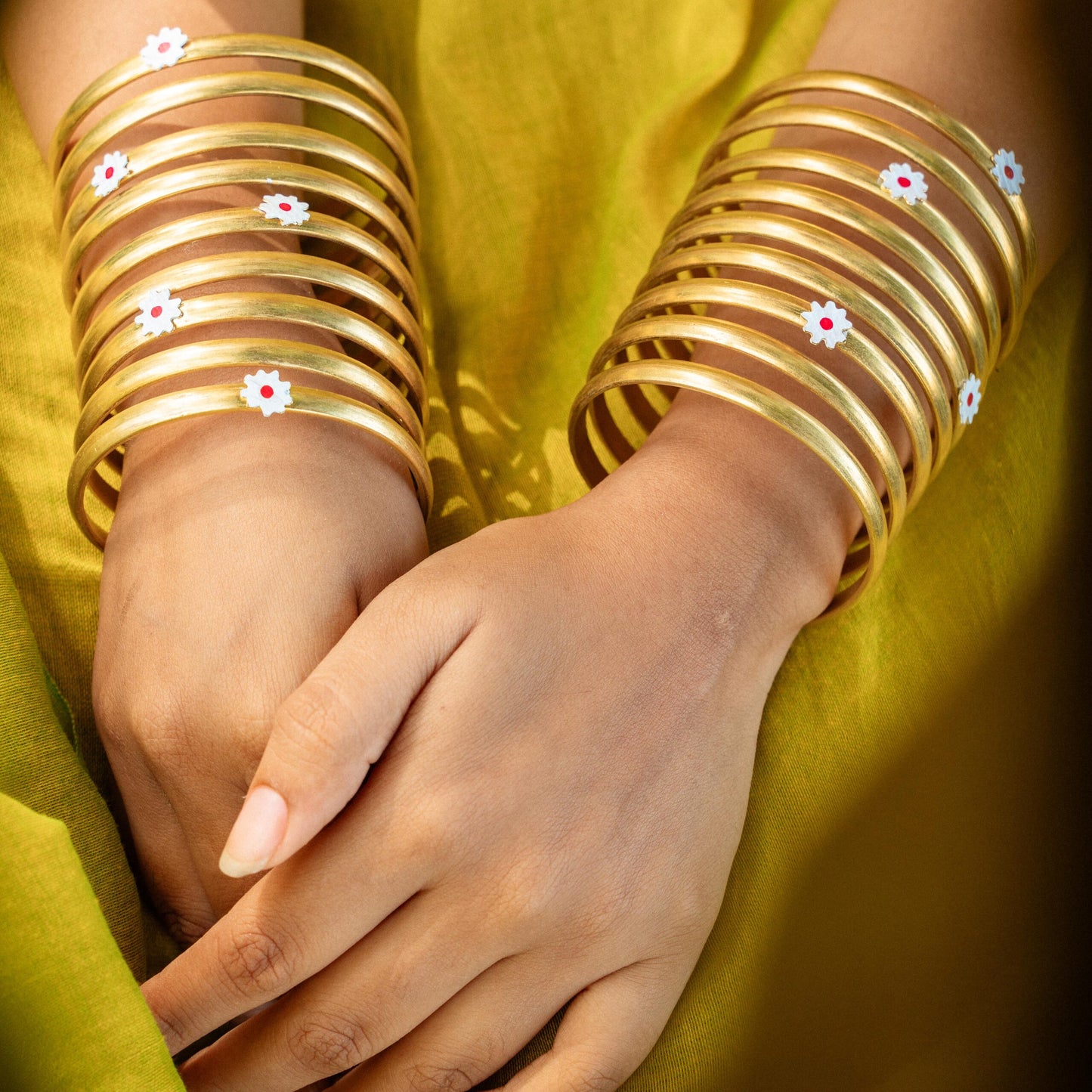Phool spiral handcuff(single)