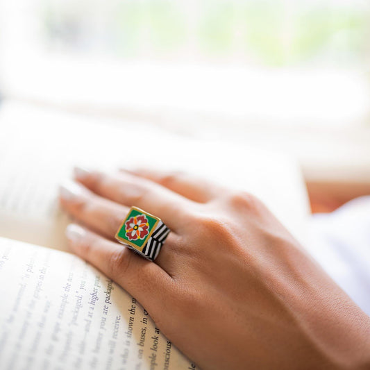 3D Emerald and chevron ring